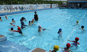 名古屋市立幼稚園のプール体験の画像