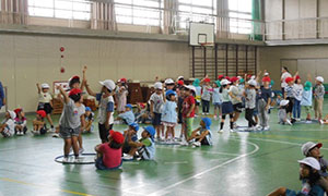 名古屋市立幼稚園の小学校との交流会の画像