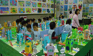 名古屋市立幼稚園の作品展見学の画像