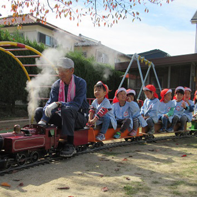 名古屋市立幼稚園の子供たちの写真