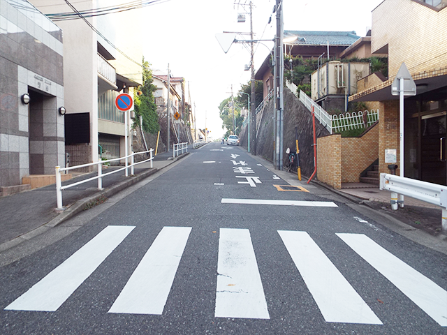 坂を上った風景