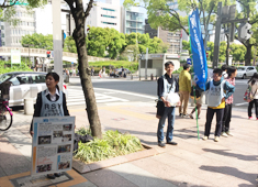 街頭募金の様子