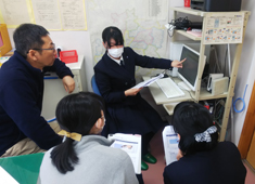 西山台幼稚園で説明しているようす