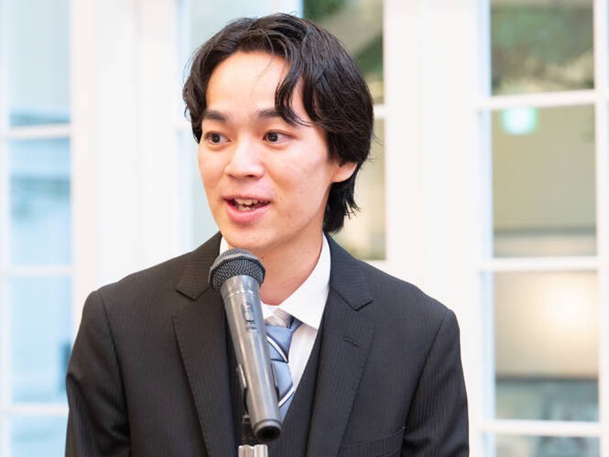 2019年度卒業された先輩の仕事中の写真