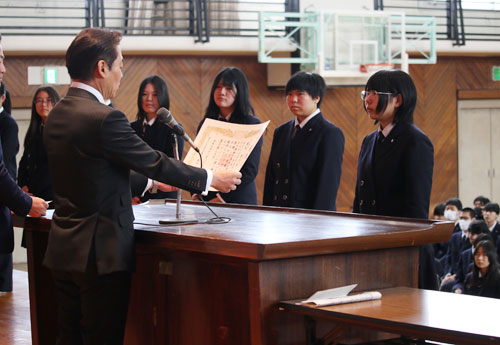 贈呈式のようす