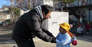 園児が登園している写真