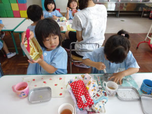 カレー会食の様子の写真