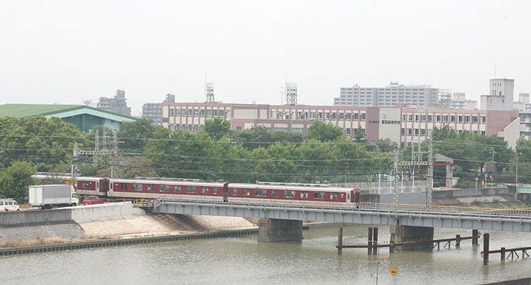 富田高校全景