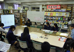 富校図書館